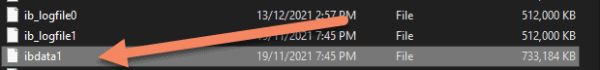 arrow pointing to ibdata1 file in old folder, which is 733,184 kb